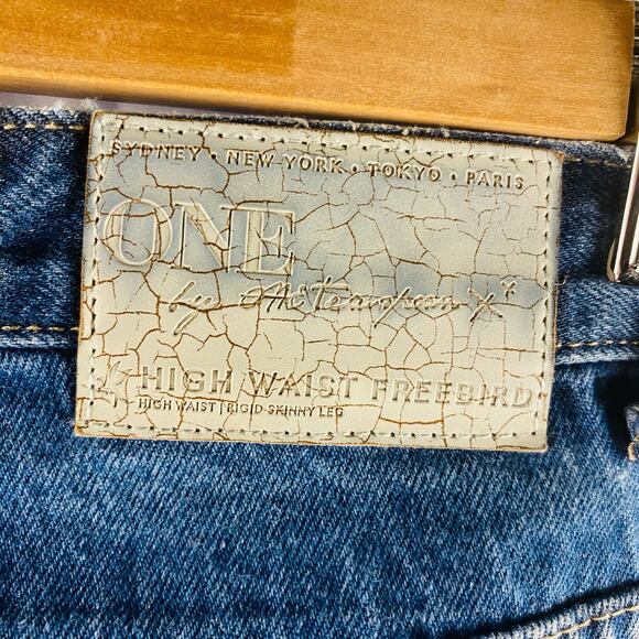 One x One Teaspoon Freebird High Rise Distressed Ankle Zip Medium‎ Wash Size 27 - Picture 9 of 10